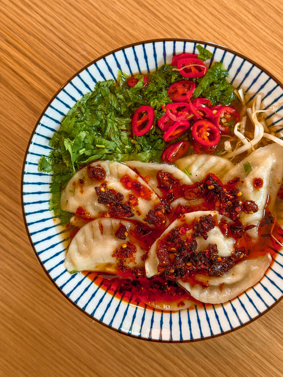 Asiatisk hønsesuppe med dumplings
